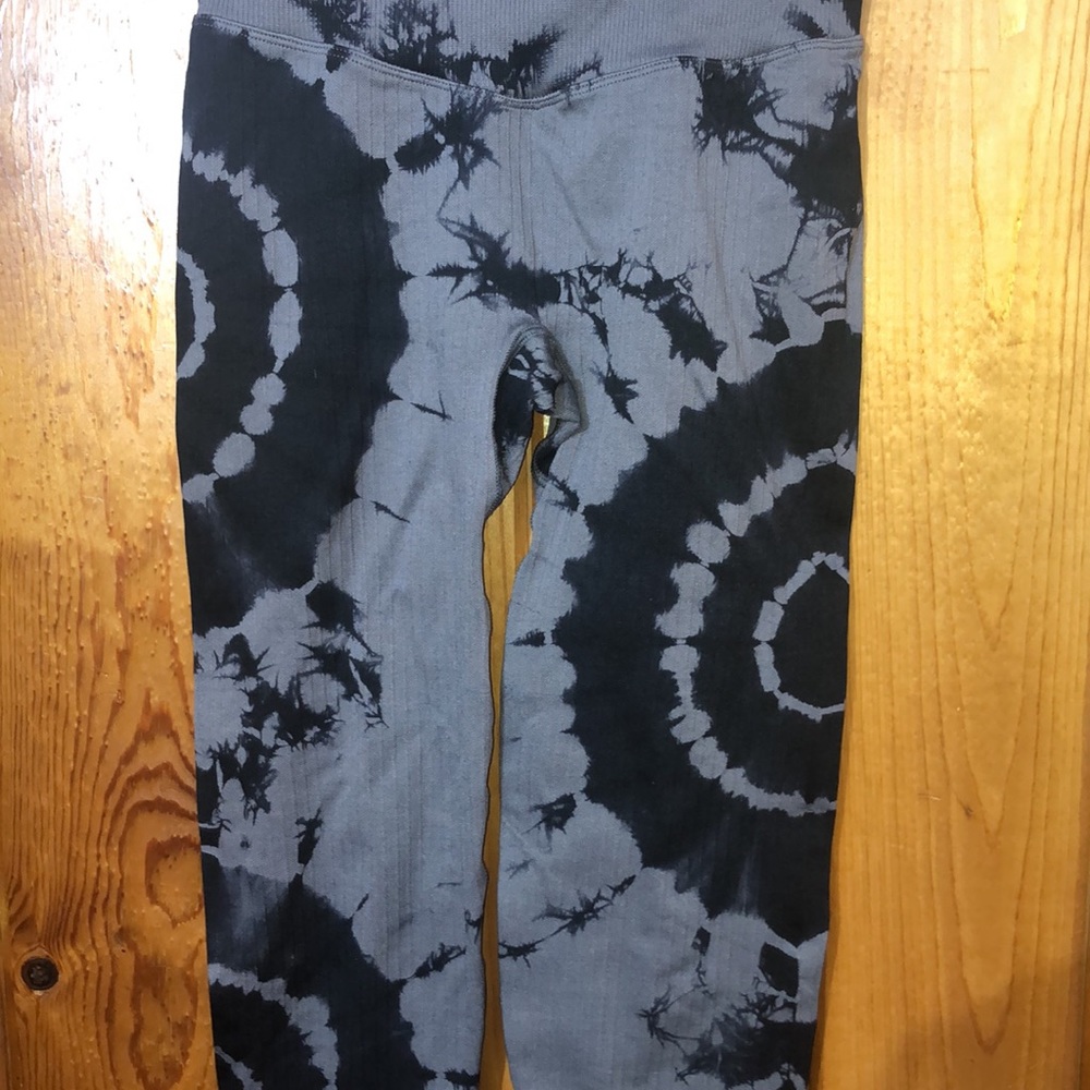 Victoria’s Secret Pink Tie Dye Seamless High Waist Leggings size XS workout pant - Picture 6 of 14